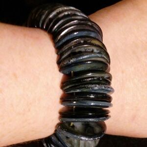 Blue dyed heavy shell bracelet